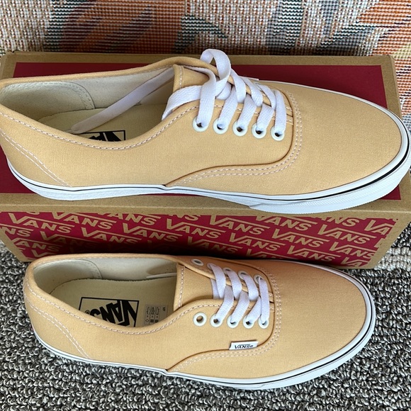 Vans WMNS Authentic
Color Theory Honey Peach
VN0A5KS9BLP
Sneakers - Picture 3 of 16